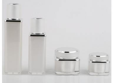frascos de cosméticos brancos