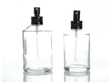 garrafas de vidro transparente
