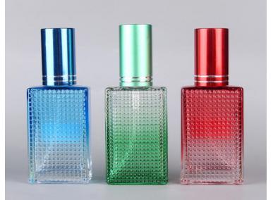 frascos de perfume coloridos