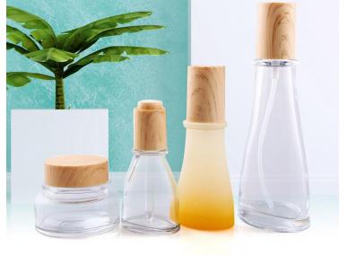 frascos e frascos de cosméticos
